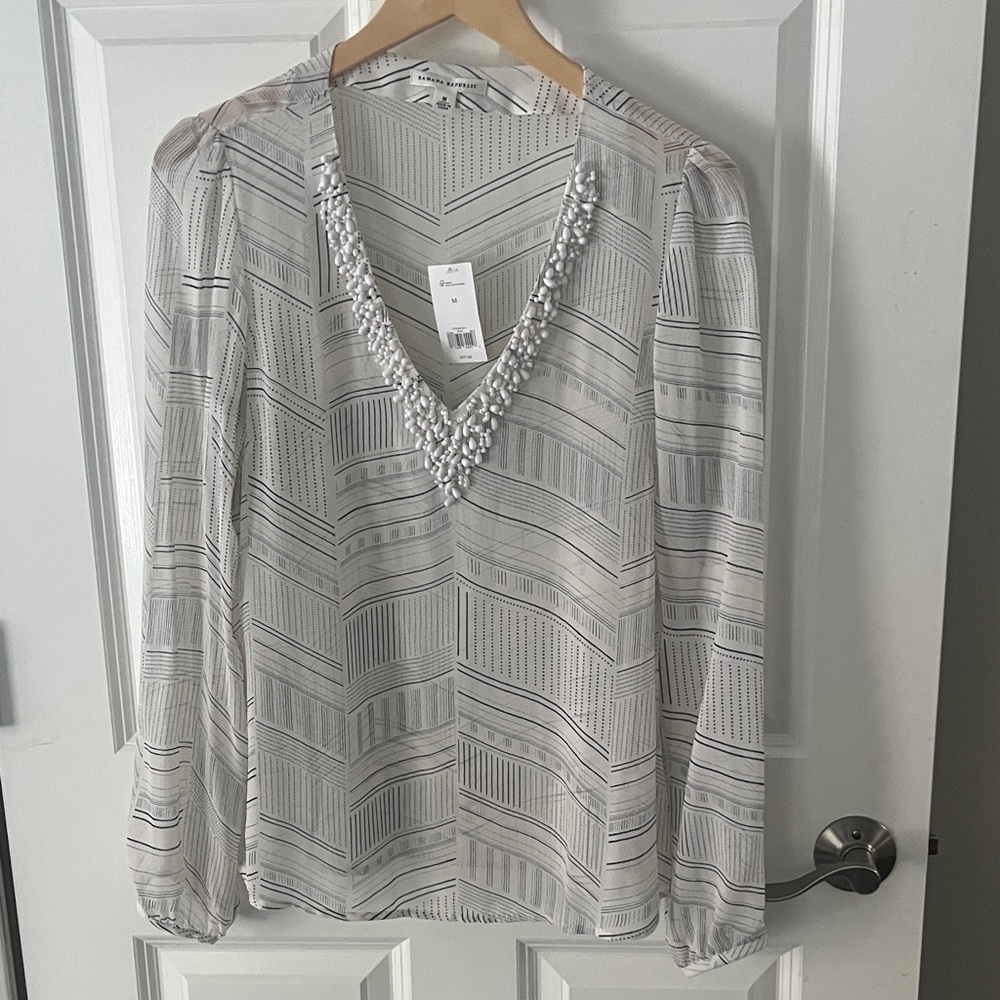 NWT Banana Republic 100% Silk Sheer deep vneck beaded long sleeve Blouse Sz med